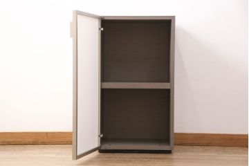 中古　arflex(アルフレックス)　C.C.09(シー.シー.09)　シンプルでモダンな佇まいが上質な空間を演出するサイドキャビネット(収納棚、戸棚)(定価約25万円)(R-050635)