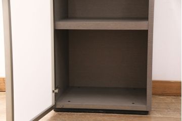 中古　arflex(アルフレックス)　C.C.09(シー.シー.09)　シンプルでモダンな佇まいが上質な空間を演出するサイドキャビネット(収納棚、戸棚)(定価約25万円)(R-050635)
