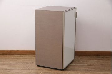 中古　arflex(アルフレックス)　C.C.09(シー.シー.09)　シンプルでモダンな佇まいが上質な空間を演出するサイドキャビネット(収納棚、戸棚)(定価約25万円)(R-050635)