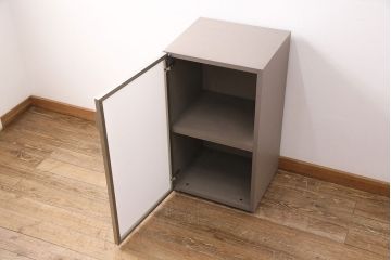 中古　arflex(アルフレックス)　C.C.09(シー.シー.09)　シンプルでモダンな佇まいが上質な空間を演出するサイドキャビネット(収納棚、戸棚)(定価約25万円)(R-050635)