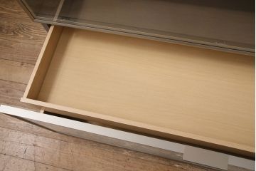 中古　arflex(アルフレックス)　C.C.09(シー.シー.09)　シンプルでモダンな佇まいが上質な空間を演出するサイドボード(収納棚、戸棚)(定価約59万円)(R-050636)