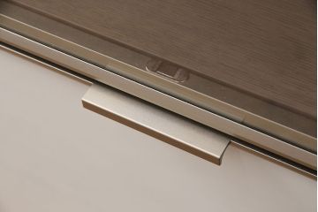 中古　arflex(アルフレックス)　C.C.09(シー.シー.09)　シンプルでモダンな佇まいが上質な空間を演出するサイドボード(収納棚、戸棚)(定価約59万円)(R-050636)