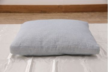 中古　arflex(アルフレックス)　VASCA(ヴァスカ)　優しい風合いがナチュラル感を演出するクッション(定価約4万円)(R-050639)