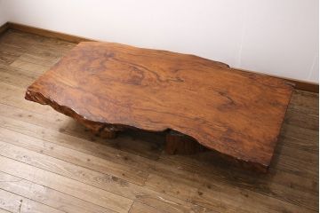中古　超激レア品　瘤杢(こぶもく)　推定樹齢2000年以上の屋久杉を贅沢に使用!迫力ある杢目が魅力的な一枚板の座卓(センターテーブル、ローテーブル)(定価約1200万円)(R-050641)
