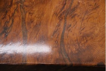 中古　超激レア品　瘤杢(こぶもく)　推定樹齢2000年以上の屋久杉を贅沢に使用!迫力ある杢目が魅力的な一枚板の座卓(センターテーブル、ローテーブル)(定価約1200万円)(R-050641)