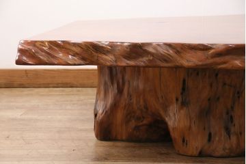 中古　超激レア品　瘤杢(こぶもく)　推定樹齢2000年以上の屋久杉を贅沢に使用!迫力ある杢目が魅力的な一枚板の座卓(センターテーブル、ローテーブル)(定価約1200万円)(R-050641)