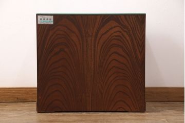 中古　極美品　岩谷堂箪笥　ガラス天板付き　小物整理におすすめ!迫力のある金具が目を引く極小箪笥(収納タンス、引き出し、チェスト)(R-050642)