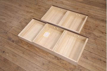 中古　極美品　国産　総栗材　使い勝手もばっちり!栗材の木肌が和の趣を演出する水屋箪笥(食器棚、収納棚、キャビネット)(定価約80万円)(R-050643)