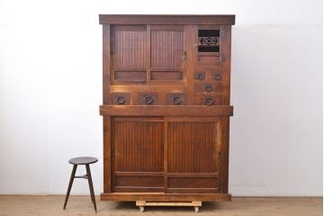 和製アンティーク　ケヤキ材・前面ヒノキ材　和の情緒たっぷりの空間づくりが叶う四尺水屋箪笥(重ね箪笥、食器棚、収納棚、キャビネット)(R-050644)