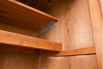 和製アンティーク　ケヤキ材・前面ヒノキ材　和の情緒たっぷりの空間づくりが叶う四尺水屋箪笥(重ね箪笥、食器棚、収納棚、キャビネット)(R-050644)