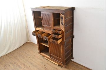 和製アンティーク　ケヤキ材・前面ヒノキ材　和の情緒たっぷりの空間づくりが叶う四尺水屋箪笥(重ね箪笥、食器棚、収納棚、キャビネット)(R-050644)