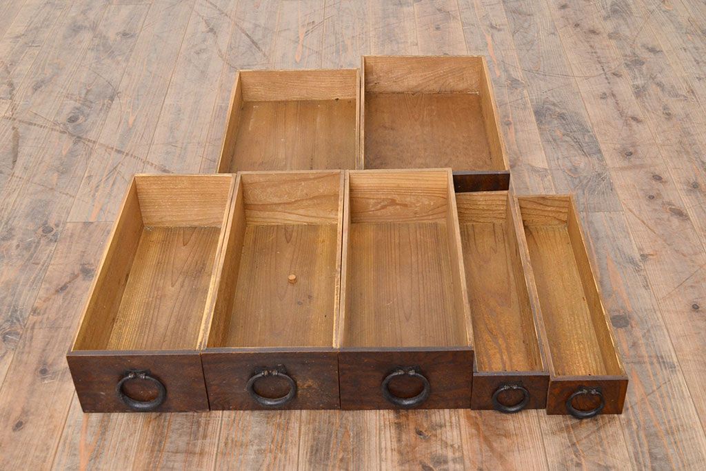 和製アンティーク　ケヤキ材・前面ヒノキ材　和の情緒たっぷりの空間づくりが叶う四尺水屋箪笥(重ね箪笥、食器棚、収納棚、キャビネット)(R-050644)