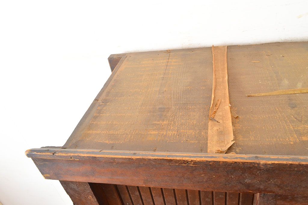 和製アンティーク　ケヤキ材・前面ヒノキ材　和の情緒たっぷりの空間づくりが叶う四尺水屋箪笥(重ね箪笥、食器棚、収納棚、キャビネット)(R-050644)