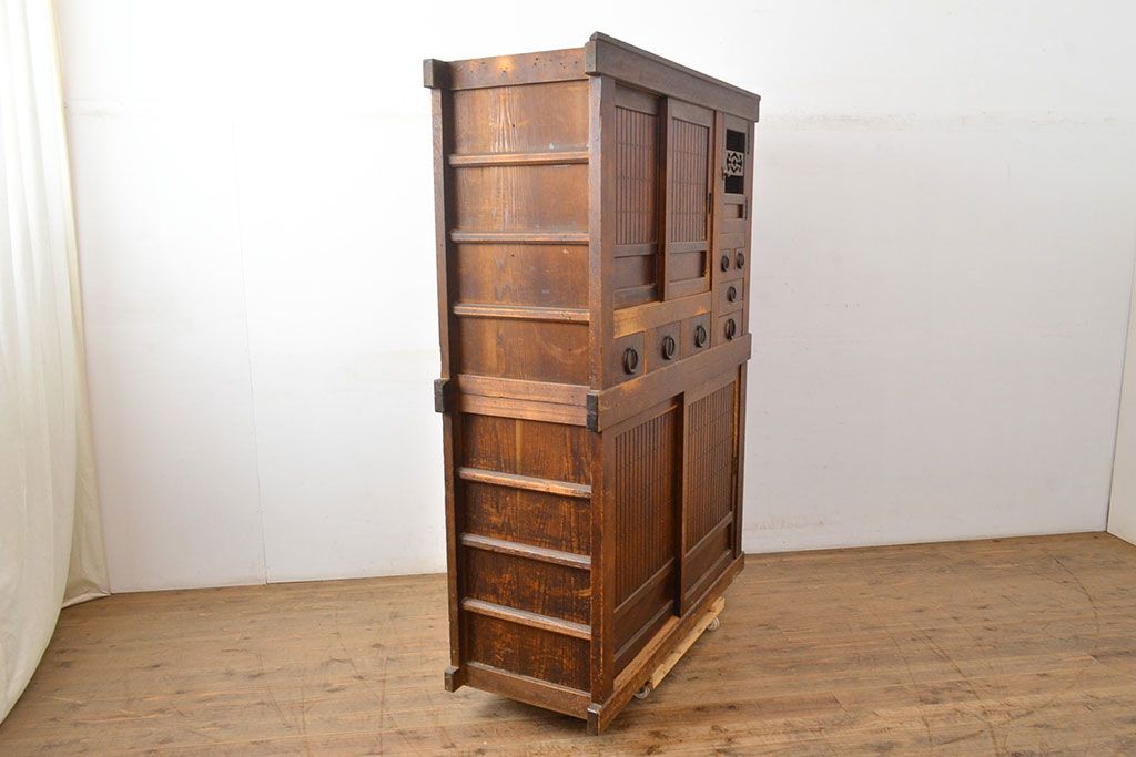 和製アンティーク　ケヤキ材・前面ヒノキ材　和の情緒たっぷりの空間づくりが叶う四尺水屋箪笥(重ね箪笥、食器棚、収納棚、キャビネット)(R-050644)