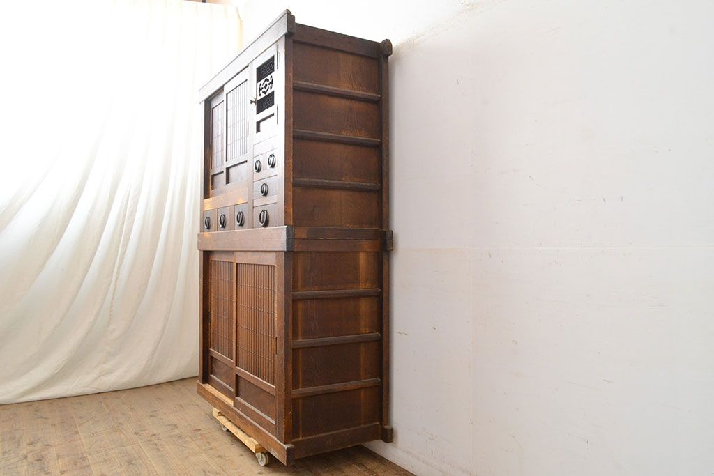 和製アンティーク　ケヤキ材・前面ヒノキ材　和の情緒たっぷりの空間づくりが叶う四尺水屋箪笥(重ね箪笥、食器棚、収納棚、キャビネット)(R-050644)