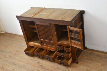 和製アンティーク　ケヤキ材・前面ヒノキ材　和の情緒漂う空間づくりが叶う四尺水屋箪笥サイドボード(食器棚、収納棚、キャビネット)(R-050645)