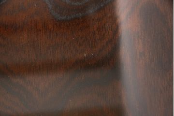 中古　美品　岩谷堂箪笥　ガラス天板付き　迫力のある金具と杢目が存在感を放つ小ぶりの車箪笥(和タンス、収納箪笥、引き出し)(R-050647)