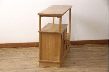 中古　美品　国産　民芸家具　タモ材　素朴な木肌が温かい雰囲気を醸し出す飾り棚(茶棚、収納棚、戸棚)(R-050648)