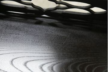 和製アンティーク　時代物　漆塗り　指物造り　上質な和の雰囲気漂う総ケヤキ材製の飾り棚(茶棚、収納棚、戸棚)(R-050649)