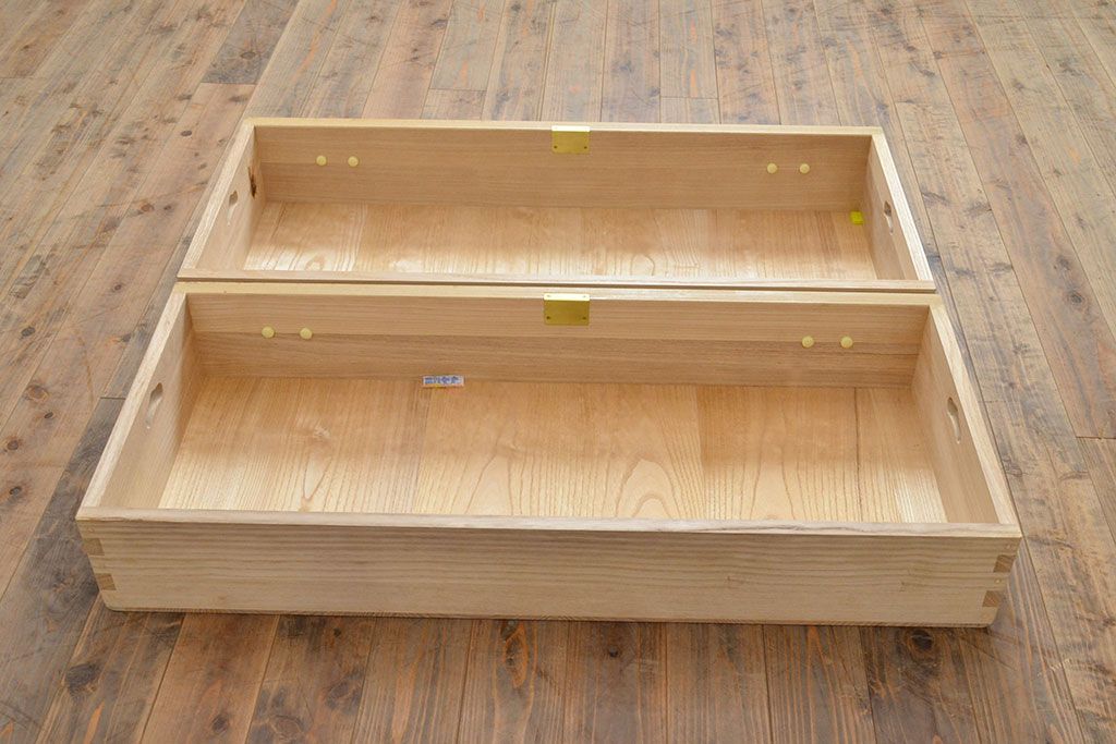 中古　衣装盆付き　上品なデザインの飾り金具がアクセントになっている会津桐の総桐箪笥(着物箪笥、衣装箪笥、桐たんす)(並厚、四方丸、桐たんす)(R-050650)