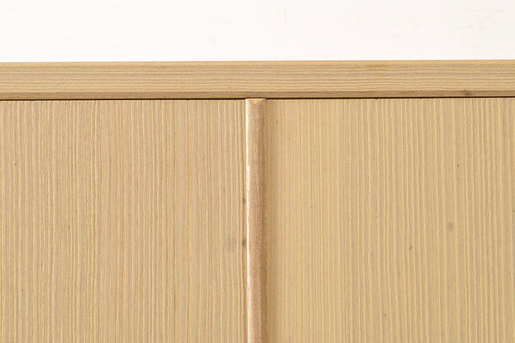 中古　衣装盆付き　上品なデザインの飾り金具がアクセントになっている会津桐の総桐箪笥(着物箪笥、衣装箪笥、桐たんす)(並厚、四方丸、桐たんす)(R-050650)