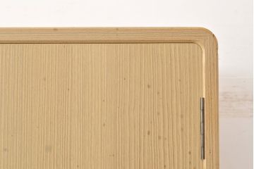 中古　衣装盆付き　上品なデザインの飾り金具がアクセントになっている会津桐の総桐箪笥(着物箪笥、衣装箪笥、桐たんす)(並厚、四方丸、桐たんす)(R-050650)