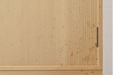 中古　衣装盆付き　上品なデザインの飾り金具がアクセントになっている会津桐の総桐箪笥(着物箪笥、衣装箪笥、桐たんす)(並厚、四方丸、桐たんす)(R-050650)