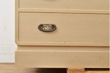 中古　衣装盆付き　上品なデザインの飾り金具がアクセントになっている会津桐の総桐箪笥(着物箪笥、衣装箪笥、桐たんす)(並厚、四方丸、桐たんす)(R-050650)