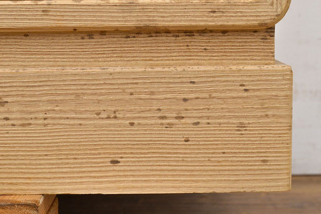 中古　衣装盆付き　上品なデザインの飾り金具がアクセントになっている会津桐の総桐箪笥(着物箪笥、衣装箪笥、桐たんす)(並厚、四方丸、桐たんす)(R-050650)