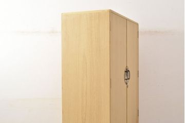 中古　衣装盆付き　上品なデザインの飾り金具がアクセントになっている会津桐の総桐箪笥(着物箪笥、衣装箪笥、桐たんす)(並厚、四方丸、桐たんす)(R-050650)