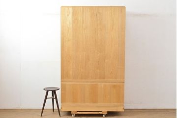 中古　衣装盆付き　上品なデザインの飾り金具がアクセントになっている会津桐の総桐箪笥(着物箪笥、衣装箪笥、桐たんす)(並厚、四方丸、桐たんす)(R-050650)