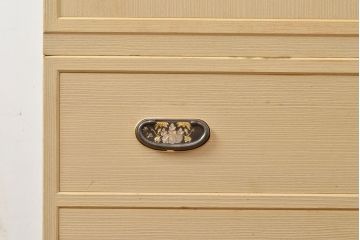 中古　衣装盆付き　上品なデザインの飾り金具がアクセントになっている会津桐の総桐箪笥(着物箪笥、衣装箪笥、桐たんす)(並厚、四方丸、桐たんす)(R-050650)