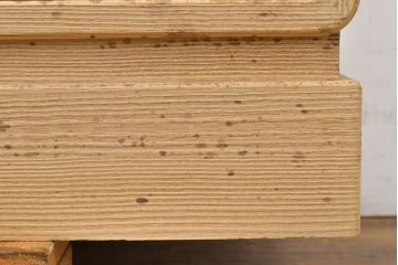 中古　衣装盆付き　上品なデザインの飾り金具がアクセントになっている会津桐の総桐箪笥(着物箪笥、衣装箪笥、桐たんす)(並厚、四方丸、桐たんす)(R-050650)