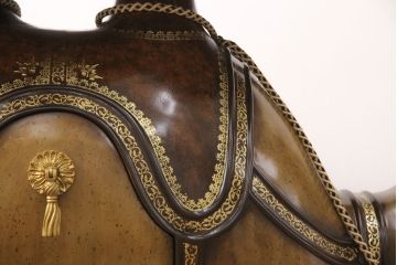 中古　極美品　MAITLAND SMITH(メートランドスミス)　ロンドンエクスプローラーズコレクション　ガラス天板付き　ラクダバーテーブル(定価約66万円)(コンソールテーブル、飾り台、サイドテーブル)(R-050652)
