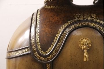 中古　極美品　MAITLAND SMITH(メートランドスミス)　ロンドンエクスプローラーズコレクション　ガラス天板付き　ラクダバーテーブル(定価約66万円)(コンソールテーブル、飾り台、サイドテーブル)(R-050652)