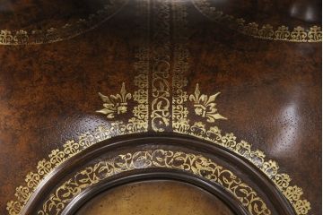 中古　極美品　MAITLAND SMITH(メートランドスミス)　ロンドンエクスプローラーズコレクション　ガラス天板付き　ラクダバーテーブル(定価約66万円)(コンソールテーブル、飾り台、サイドテーブル)(R-050652)
