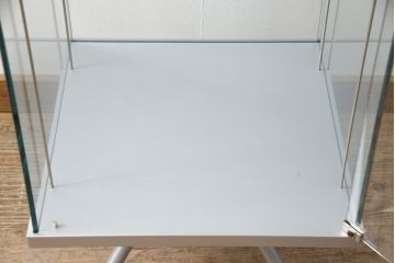 中古　美品　イタリア製　高級品!　スタイリッシュなデザインがお洒落なショーケース(ガラスケース、飾り棚、陳列棚)(R-050653)