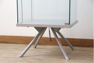 中古　美品　イタリア製　高級品!　スタイリッシュなデザインがお洒落なショーケース(ガラスケース、飾り棚、陳列棚)(R-050653)