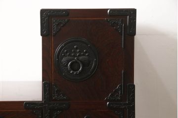 中古　美品　岩谷堂箪笥　黒々とした金具が存在感を放つ階段箪笥(和タンス、収納箪笥)(R-050654)