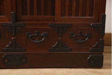 中古　美品　岩谷堂箪笥　黒々とした金具が存在感を放つ階段箪笥(和タンス、収納箪笥)(R-050654)