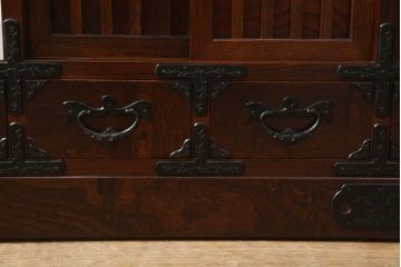 中古　美品　岩谷堂箪笥　黒々とした金具が存在感を放つ階段箪笥(和タンス、収納箪笥)(R-050654)