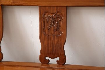 中古　極美品　三越百貨店取扱い品　高級カリン材　美しい彫り装飾が目を引くアームベンチ(長椅子、板座チェア、花梨材)(定価約60万円)(R-050655)