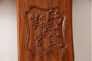 中古　極美品　三越百貨店取扱い品　高級カリン材　美しい彫り装飾が目を引くアームベンチ(長椅子、板座チェア、花梨材)(定価約60万円)(R-050655)