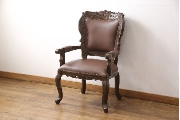 中古　極美品　タガヤサン　三越百貨店取扱い　細かな彫刻が見事な本革アームチェア(ダイニングチェア、椅子)(定価約36万円)(R-050656)