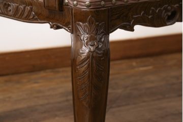 中古　極美品　タガヤサン　三越百貨店取扱い　細かな彫刻が見事な本革アームチェア(ダイニングチェア、椅子)(定価約36万円)(R-050656)