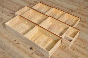中古　極美品　国産　手造り　工芸家具　漆塗りの艶が上品さを漂わせる茶箪笥(飾り棚、収納棚、戸棚)(定価約59万円)(R-050657)