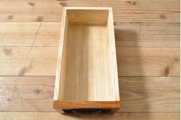 中古　極美品　国産　手造り　工芸家具　漆塗りの艶が上品さを漂わせる茶箪笥(飾り棚、収納棚、戸棚)(定価約59万円)(R-050657)