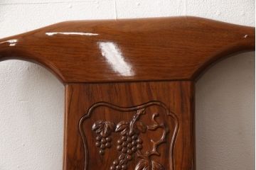 中古　極美品　三越百貨店取扱い品　高級カリン材　美しい彫り装飾が目を引くアームチェア(板座チェア、椅子、花梨材)(定価約20万円)(R-050659)