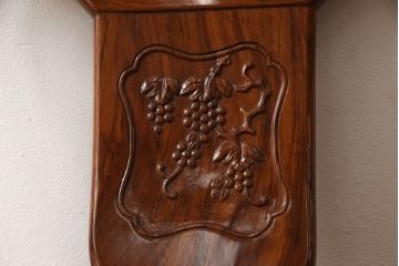 中古　極美品　三越百貨店取扱い品　高級カリン材　美しい彫り装飾が目を引くアームチェア(板座チェア、椅子、花梨材)(定価約20万円)(R-050659)