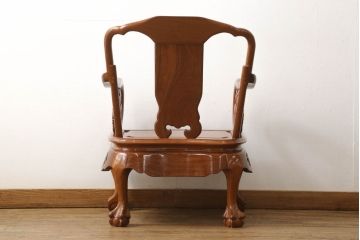 中古　極美品　三越百貨店取扱い品　高級カリン材　美しい彫り装飾が目を引くアームチェア(板座チェア、椅子、花梨材)(定価約20万円)(R-050660)